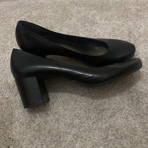 Franco Sarto Pumps - Picture 2 of 3